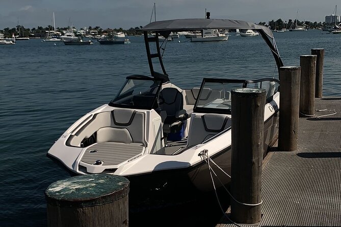 25 Ft for 10 People Miami Boat, Fuel, Cooler and Ice Incl. - Boat Activities and Amenities