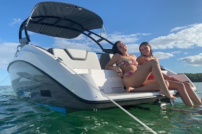 25 Ft for 10 People Miami Boat, Fuel, Cooler and Ice Incl. - Meeting Point and Directions