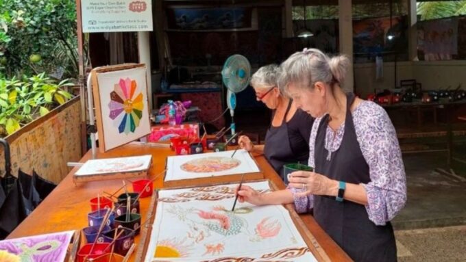 2D1N-Borobudur-Batik Class-Cycling-Prambanan - Group Size and Language