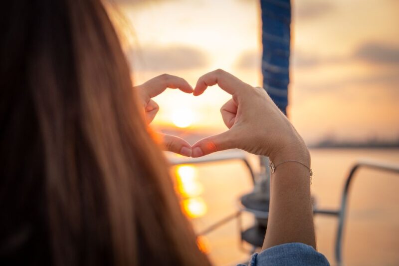 2h Sailing Tour From Barcelona. Sunset or Day Experience. - Key Points