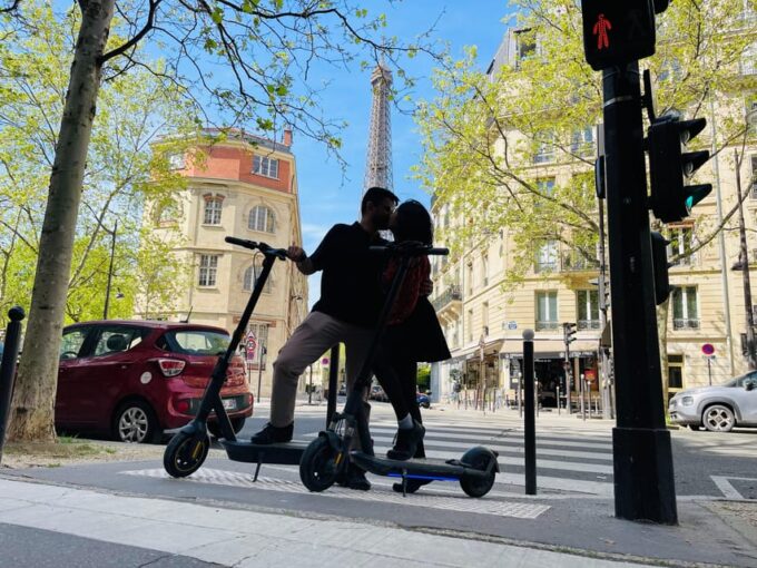 2H VIP Paris Private E-scooter Tour - Getting to the Meeting Point