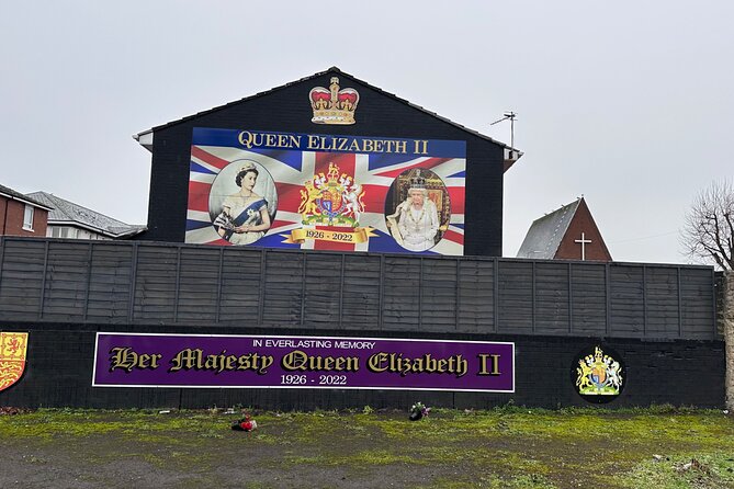 2hours Republican & Loyalist Mural Black Taxi Tour From Belfast - International Mural Wall on Divis Street