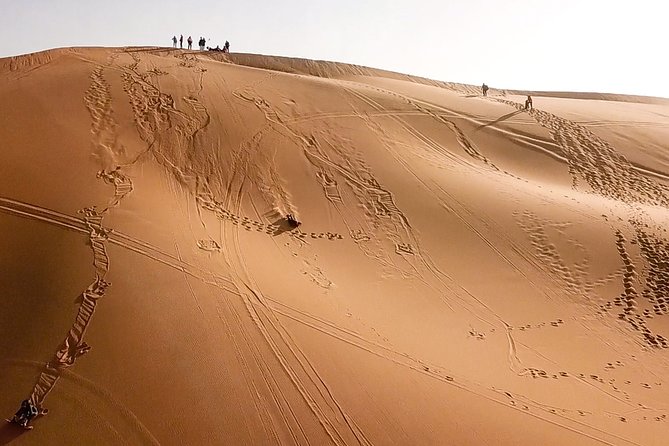 2hr COMBO - 1hr Lie-Down Sandboarding and 1hr Quad Bike Ride - Group Capacity and Requirements