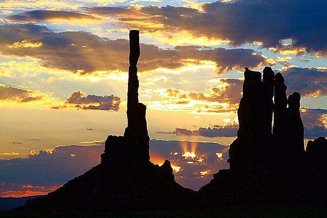 3.0 Hours of Monument Valleys Sunrise or Sunset 4×4 Tour - Sunrise and Sunset Options