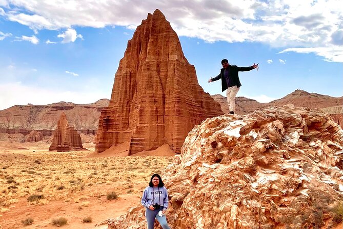 3-4 Hours Capitol Reefs Cathedral Valley Jeep Tour - Included Features