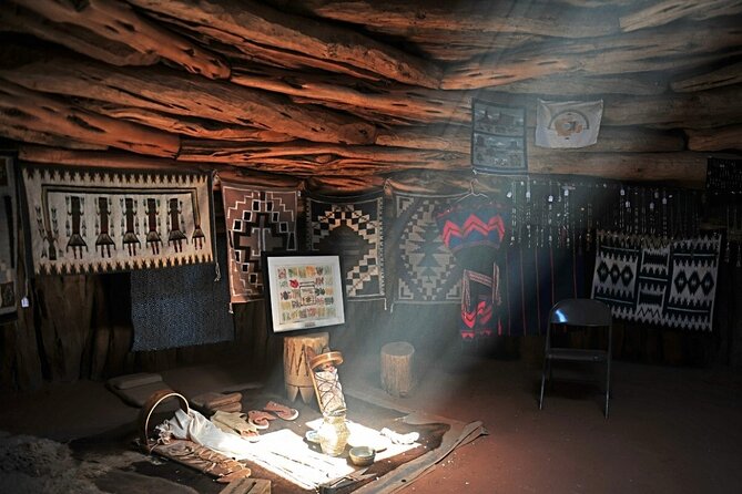 3.5 Hours of Monument Valleys Cultural 4×4 Tour - Included in the Tour