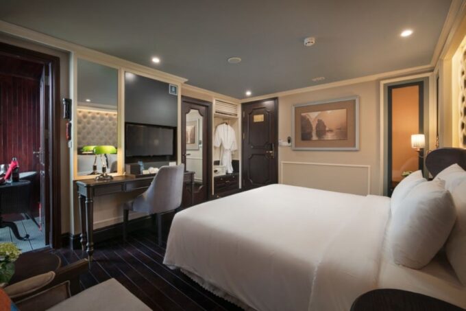 3-Day 5-Star Cruise Halong Bay & Private Balcony Cabin - Amenities and Activities