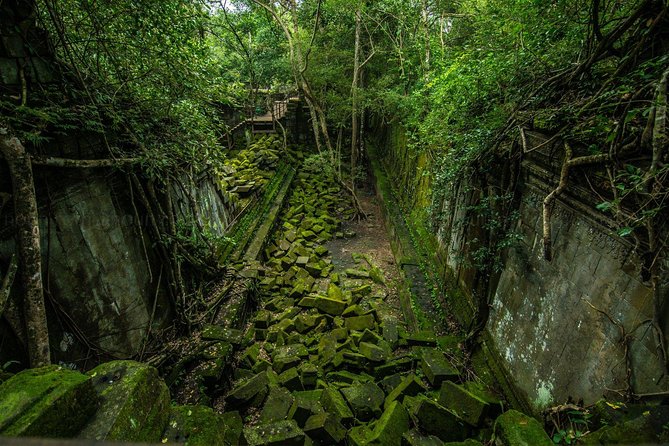 3-Day Angkor Wat With All Interesting Major Temples, Banteay Srei & Beng Mealea - Phnom Bakheng Sunset