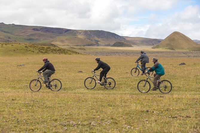 3-Day Bike&Hike - Cotopaxi-Quilotoa-Chimborazo: the Heart of the Andes - Quilotoa Crater Lake Adventure