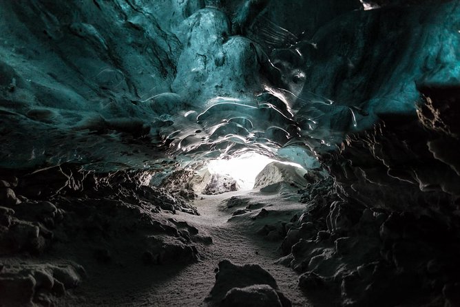 3-Day Golden Circle, Ice Cave, Glacier Lagoon and Canyon Tour - Transportation