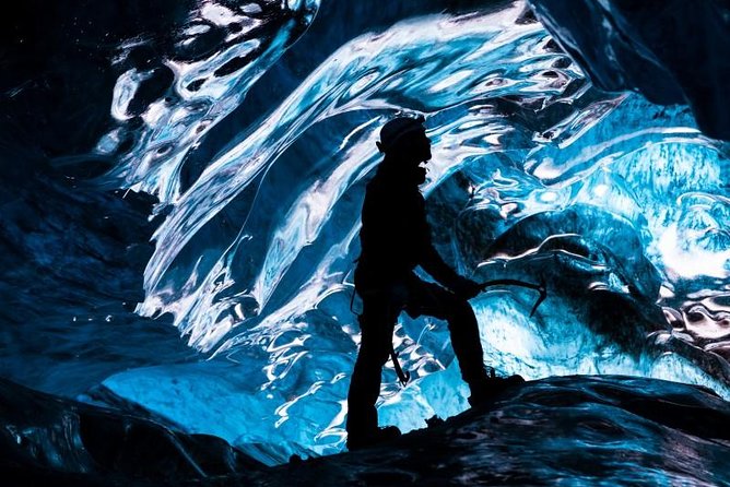 3-Day Golden Circle, Ice Cave, Glacier Lagoon & Waterfalls Tour - Taking in Icelandic Culture