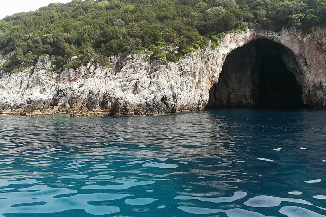 3 Day Private Cruise Around Paxos and Antipaxos From Corfu - Included Amenities and Equipment