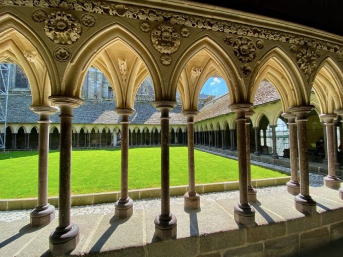 3-day Private Normandy D-Day Mont-St-Michel 3 Loire Castles - Exploring Normandy Towns