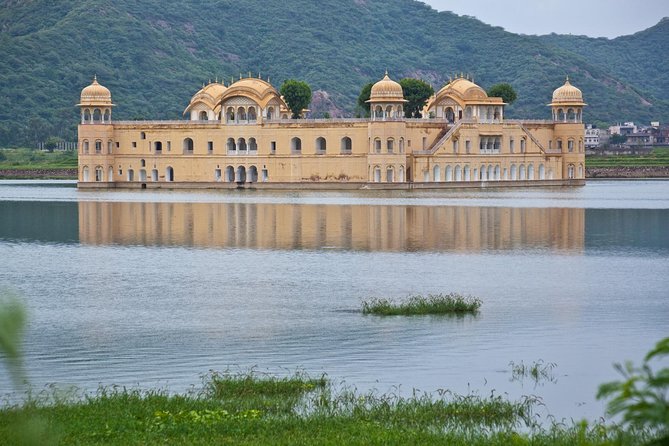 3-Day Private Pink City Jaipur Tour From Delhi With Private Car - Meeting and Pickup