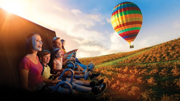 3-Day Ticket: Dreamworld With Whitewaterworld & Skypoint - Park Hopping and Events