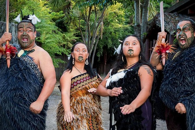 3 Day Waitomo Caves, Hobbiton Movie Set and Rotorua Tour From Auckland - Itinerary Highlights