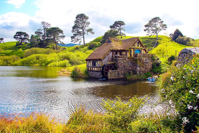 3 Day Waitomo Caves, Hobbiton Movie Set and Rotorua Tour From Auckland - Group Size and Pick-up