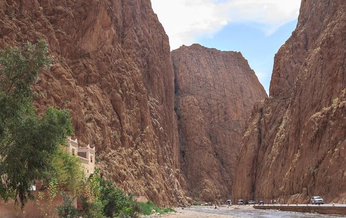 3 Days 2 Night Group Desert Tour From Marrakech With Luxury Camp - Key Points