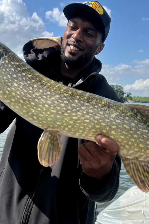 3 Days All-In Fishing Vacation Zander Pike Fish Holiday - Languages and Participant Inclusivity