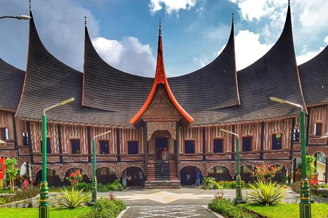 3 Days Private Padang Tour: Minangkabau Cultural Center, Village & City Tour - Meeting and Pickup