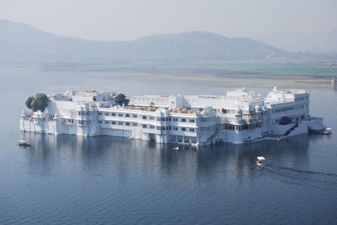 3 Days Private Udaipur City Tour With Kumbhalgarh Fort & Ranakpur Jain Temple - Accessibility and Suitability