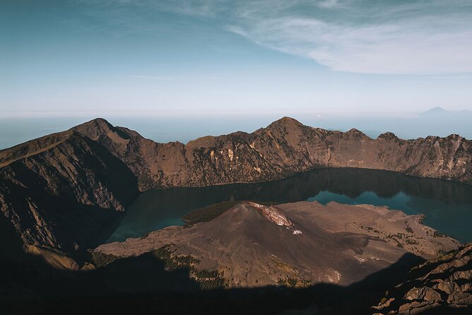 3 Days Tour in Mount Rinjani Summit With Lake Hiking - Booking and Accessibility
