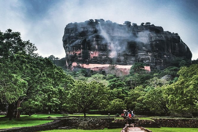 3 Days Tour to Kandy Nuwara Eliya & Sigiriya From Colombo - Itinerary Day 2: Kandy to Nuwara Eliya