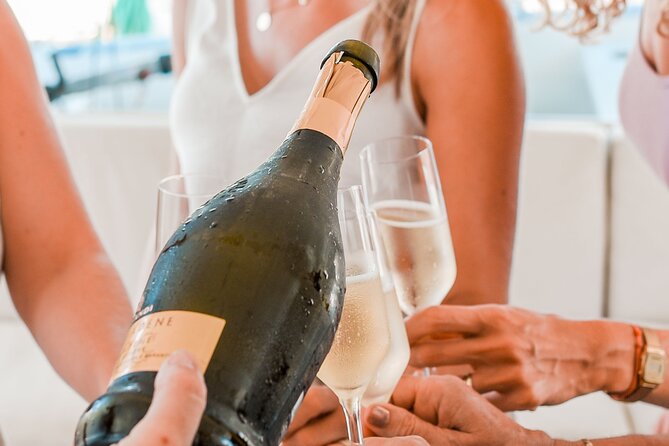 3 Hour Caribbean Sunset Cruise - Included Amenities