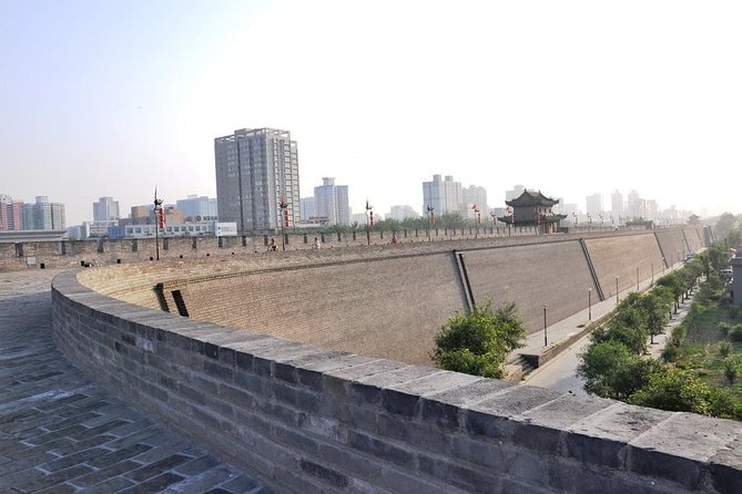 3-Hour City Wall Park Walking and Foodie Experience at Yongxingfang - Tour Duration and Timing