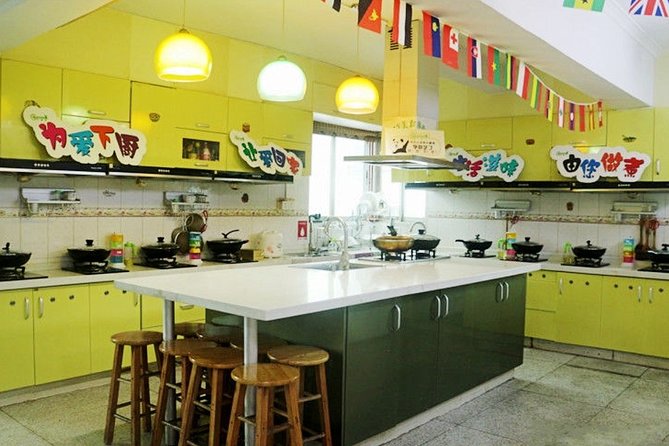 3-Hour Guangzhou Private Cooking Class With Local Market Visit - Key Points