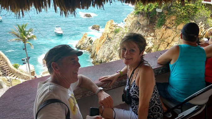 3-hour Iconic High Cliff Divers Shows & Flea Market Shopping Time - Exploring the Flea Market