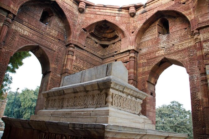 3-Hour Mehrauli Archaeological Park Ruins Walking Tour Delhi - Meeting and Logistics