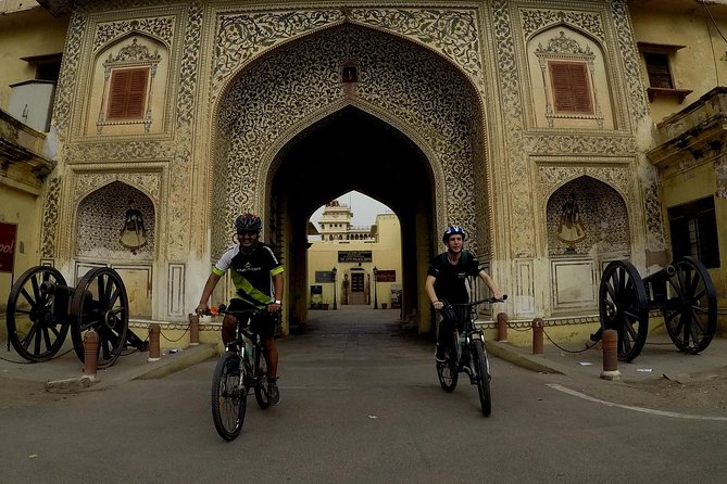 3-Hour Morning Bike Tour of Jaipur - Mingling With Local Vendors and Artisans