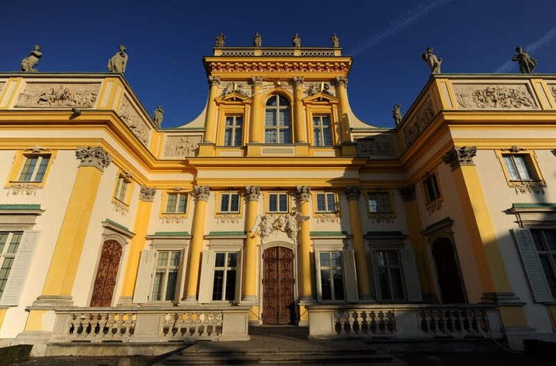 3-hour: Palace of King Jan Sobieski in Wilanow/inc. Pick-up/ - Tour Features and Services