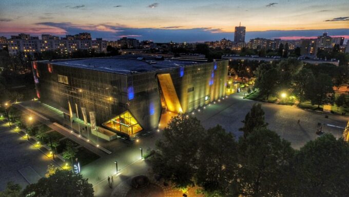 3 Hour: POLIN Museum of the History of Polish Jews Tour - Artifacts and Installations