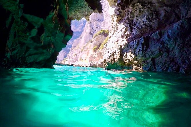 3-Hour Private Boat Tour of the Island of Capri - Traveler Reviews