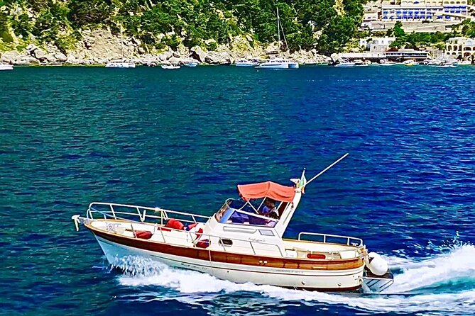 3-Hour Private Boat Tour of the Island of Capri - Boat Amenities