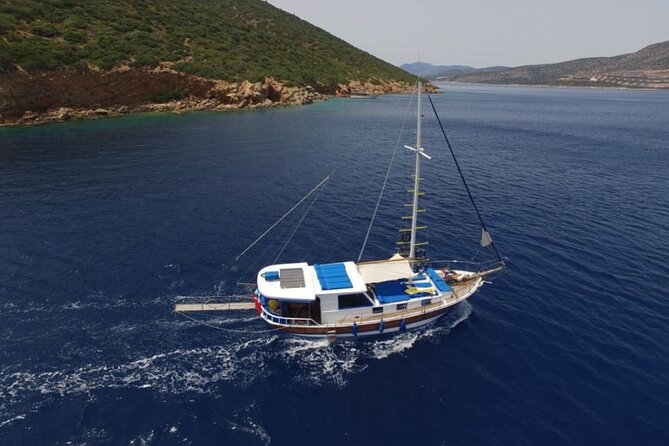 3-Hour Private Sunset Boat Tour With Dinner in Bodrum - Meeting Point and Location
