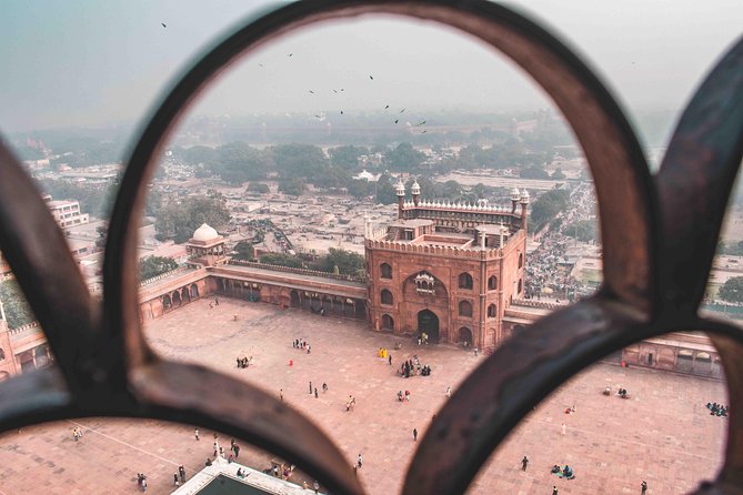 3-Hour Small Group Old Delhi Rickshaw Ride & Guided Tour - Exploring Chawri Bazaar