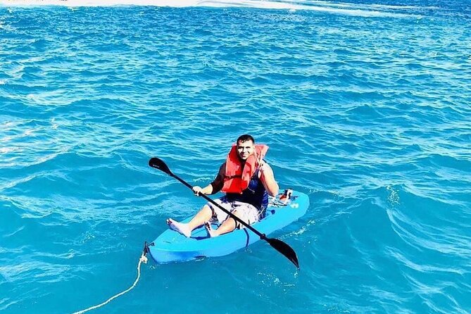 3-hour Snorkeling and Catamaran in Cabo San Lucas - Food and Refreshments
