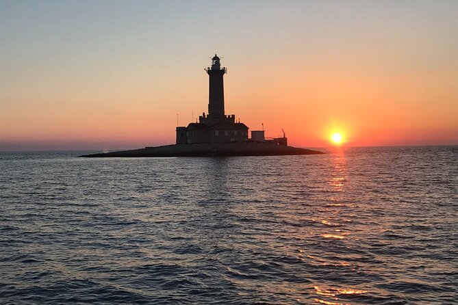 3-Hour Sunset Dolphin Spotting and Dinner in Medulin Archipelago - What to Expect on the Cruise