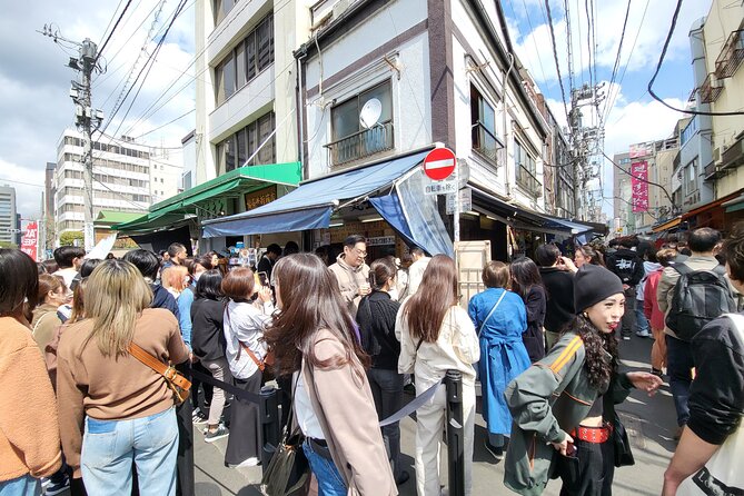 3-Hour Tsukiji Market Food-Hopping Guided Tour - Navigating the Bustling Market Atmosphere