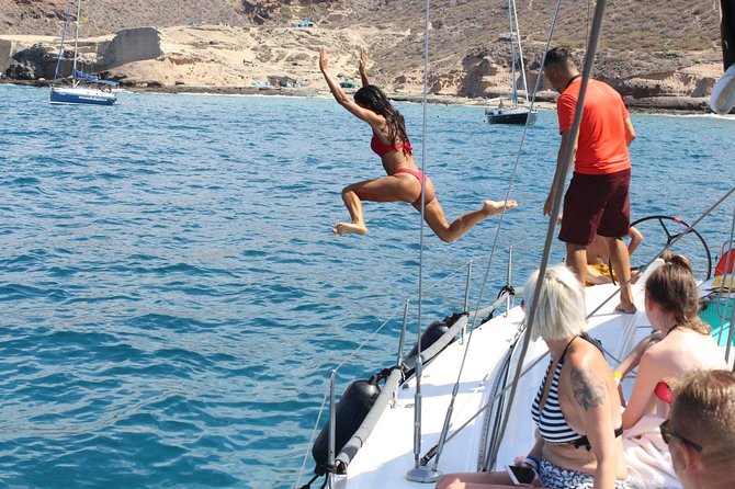3 Hours All Inclusive Whale and Dolphin Whatching Yacht Trip - Meeting and Pickup