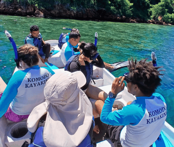 3 Hours Guided Clear Kayak Around Labuan Bajo - Breathtaking Views of Komodo