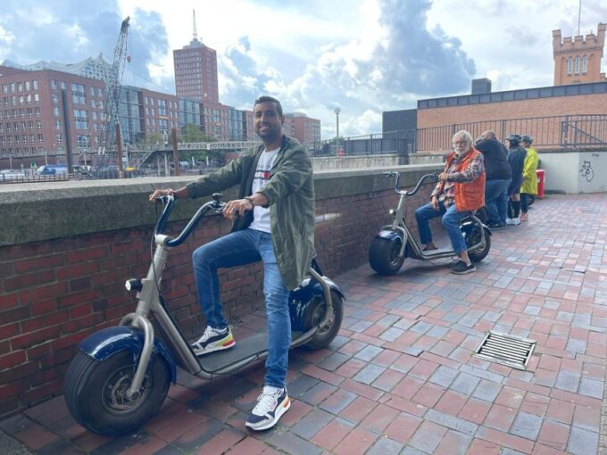 3 Hours Hamburg E-Scooter Tour - Scooter Safety
