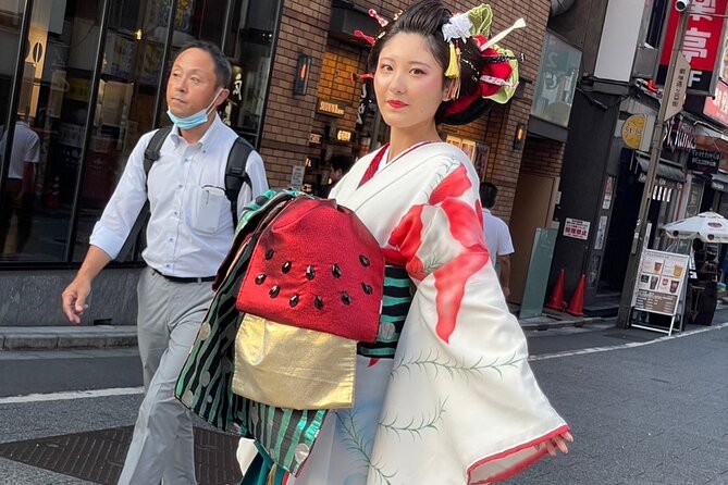 3 Hours Private Edo Tokyo Shinjuku Entertainment Tour - Edo-era Kimono Experience