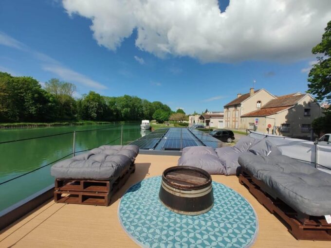 3 Hours Semi Private Solar Boat Cruise in Champagne - Onboard Amenities and Catering