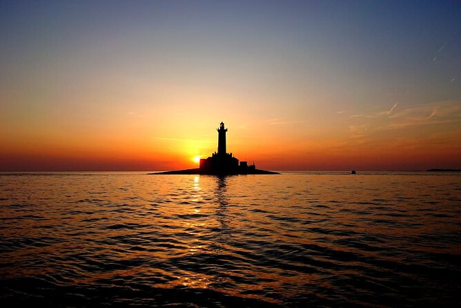 3 Hours Sunset and Dolphin Tour From Medulin With Sandra Boat - Confirmation and Booking