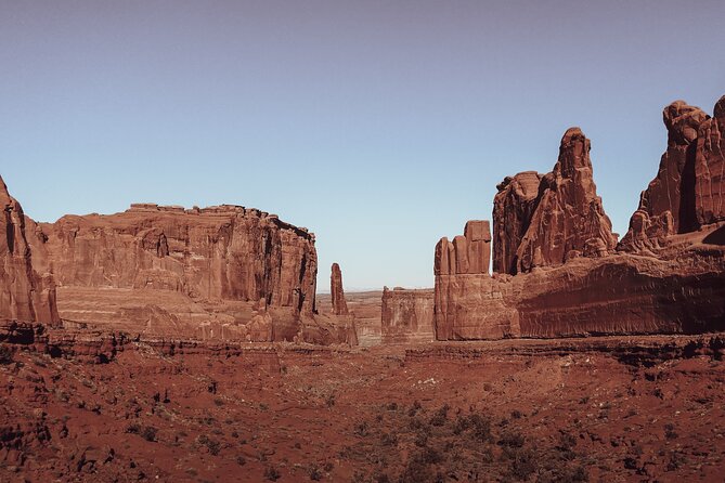 3-Hours Sunset Arches National Park Pavement Sights Tour - Tour Overview