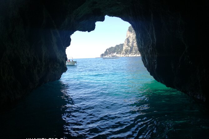 3 Hours Tour of Capri With Traditional Gozzo - Exploring Capri by Gozzo